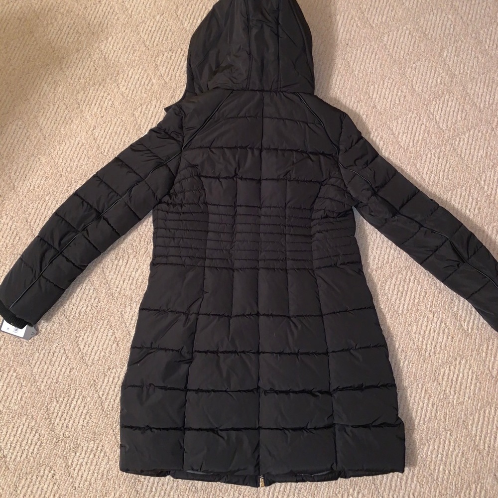Guess women’s Parka - Picture 2 of 5